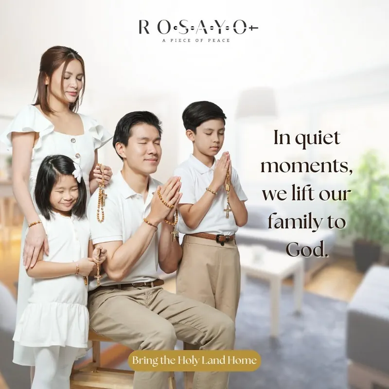 A family praying together with Rosayo rosaries